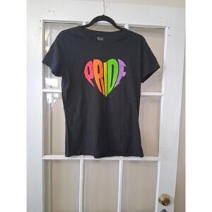 Briscoe Brands Large Pride Shirt Heart Rainbow N1